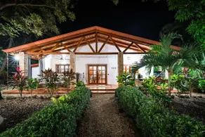 Luxury Villa Retreat with Tropical Backyard - Image 2