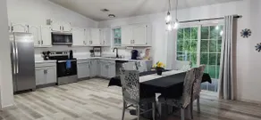Spacious 3bd/2bath. Close to sports park - Image 3