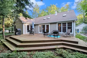 Dog-Friendly Haven: Garden, Decks & Lake Walk - Image 5