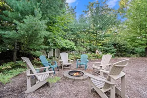 Dog-Friendly Haven: Garden, Decks & Lake Walk - Image 4
