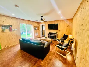 Chalet Karine & Waterside, kayaks, pedal boat, and hot tub - Image 5