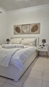 Cozy Bungalow with Pool and near Beautiful Beach - Image 3