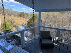 The Chickadee Nest Retreat Hot Tub WiFi - Image 3