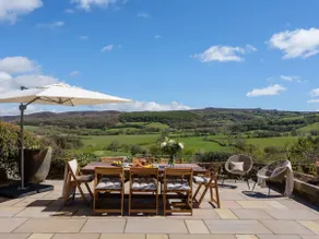 Large Farmhouse set in the Shropshire Hills - Image 3
