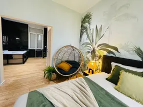 Exotic apartment (broken jacuzzi) - Image 3