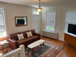 Charming LYH Home-Walkable in Historical area - Image 4