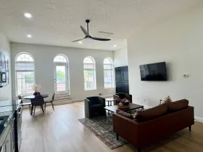 Top Shelf Loft on Main | King Size Bed | Walkable - Image 3