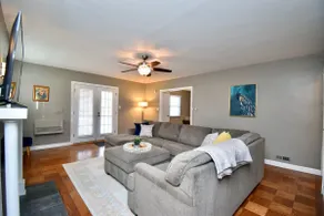 4 Bed 2.5 bath, tree lined tranquility. Sleeps 11! - Image 4