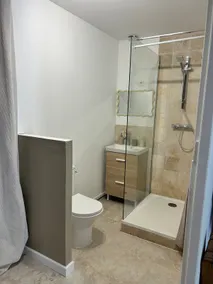 Bedroom with independent entrance. - Image 5