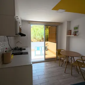Cozy, secure suite with a terrace and parking. - Image 5