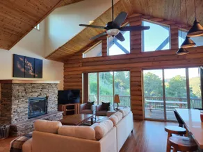 Tri-level Cabin Retreat-Privacy & Views! - Image 4