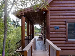 Tri-level Cabin Retreat-Privacy & Views! - Image 2