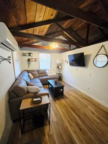 River Daze Cabin - A cozy cabin right on the river - Image 3