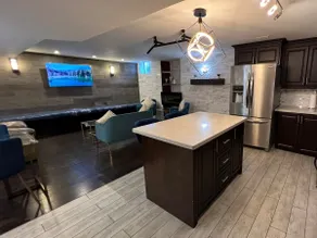 Luxury 2BR Suite •1.5 Bath •Near HWY 401/Airport! - Image 5