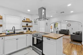 Quaint Home Away from Home - Image 2