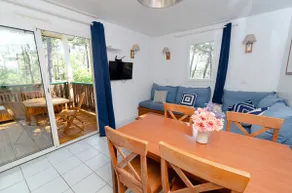 Top floor, private view, Wi-Fi, smart TV, 5 guests - Image 2