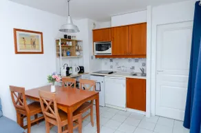 Top floor, private view, Wi-Fi, smart TV, 5 guests - Image 3