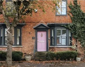 The pink door Henley luxurious 3 storey cottage - Image 3