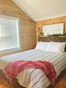 Peaceful Riverfront Tiny Cabin- fish & relax - Image 2