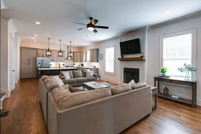 Cozy Downtown House! - Image 4