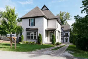 Cozy Downtown House! - Image 2