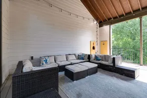 Cozy Downtown House! - Image 5