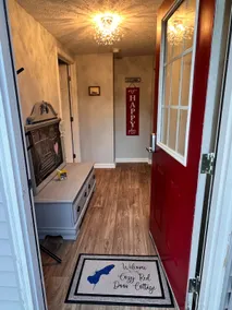 Cozy Red Door Cottage on Jordan Lake - Image 2