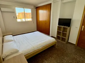 Your Long Stay Attic Home in Valencia - Image 4