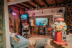 Romantic loft with hot tub – Larcade Industrial Loft - Image 3