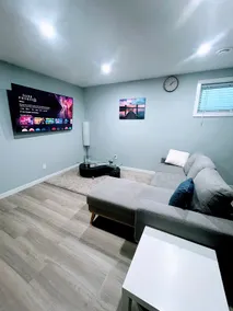 Cozy 2-Bedroom Basement Haven King and Queen beds - Image 2