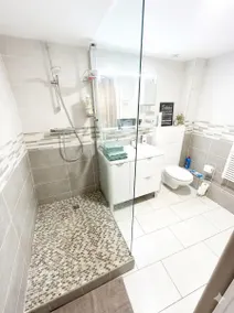 Studio with private terrace & free parking – Talence - Image 5