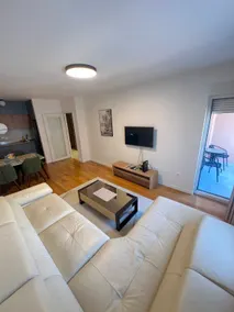 White Homes Apartments • Central Point - Image 3
