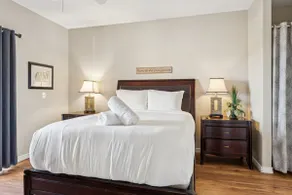 No Extra Fees! 2 Bdrm + Pool + Gym + Desk - Image 2