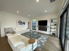 Not To Be Missed! Exquisite, elite & spacious - Image 2
