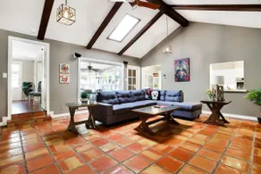 Heated Swimming pool & Hot tub 7 bed central home - Image 2