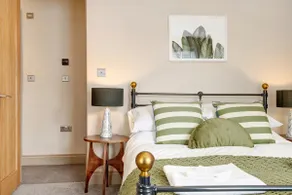 Beautifully refurbished cottage in lower Wivenhoe. - Image 2