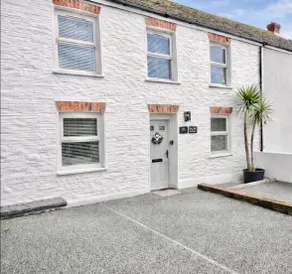 Palms 1: Courtyard, Parking & Log Burner - Image 5