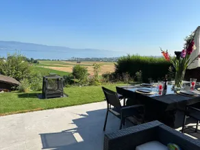 Apartment with 180° panoramic lake views - Image 3