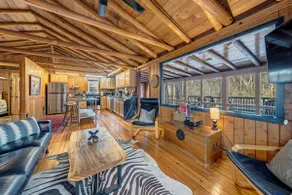 The Tree House on the River- sleeps 4, dog allowed - Image 2