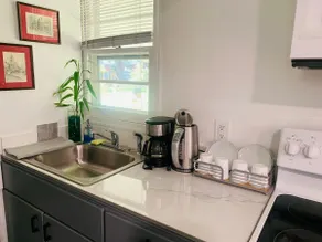 Charming Fully Equipped Private Guest Suite Studio - Image 4