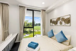 SkyPark Aurora, golf course view, car for rent - Image 3