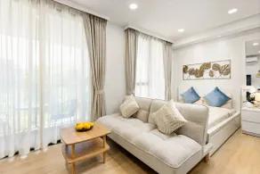 SkyPark Aurora, golf course view, car for rent - Image 2