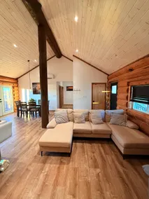 Grand Canyon Cozy Log Home & Hot Tub - Image 3