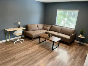 cozy front house. 3 bed 1.5 bath - Image 5