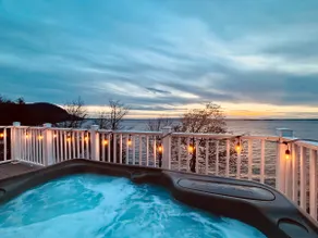 Stunning 3BR Home w/ Lake access/hot tub - Image 2