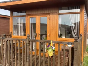 J16 Mablethorpe Pet Friendly Chalet - Image 2