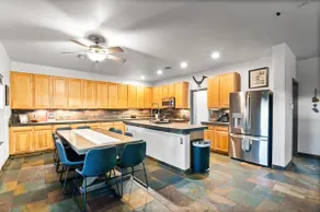 Gorgeous home w/large backyard- Pool, BBQ, Spa! - Image 5