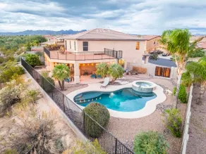 Gorgeous home w/large backyard- Pool, BBQ, Spa! - Image 4