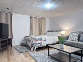 Cozy Family Home Near Montreal - Image 2