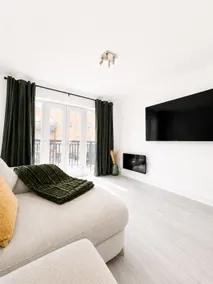 2 Bed Luxury Apt in Gravesend - Image 2
